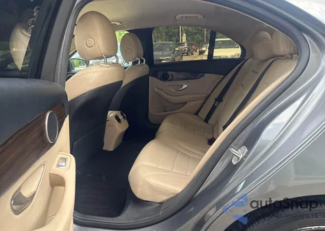 2017 Mercedes-Benz C 300 из США, поврежденный, VIN 55SWF4JB3HU212581